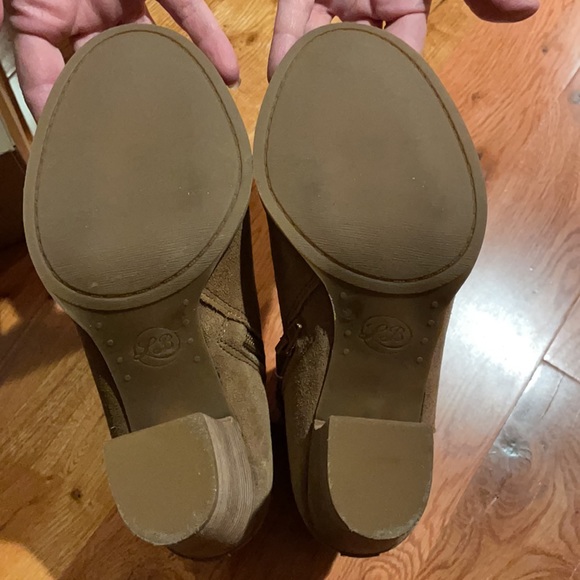 Lucky Brand Heeled Suede Booties Size 8.5 - Picture 5 of 5